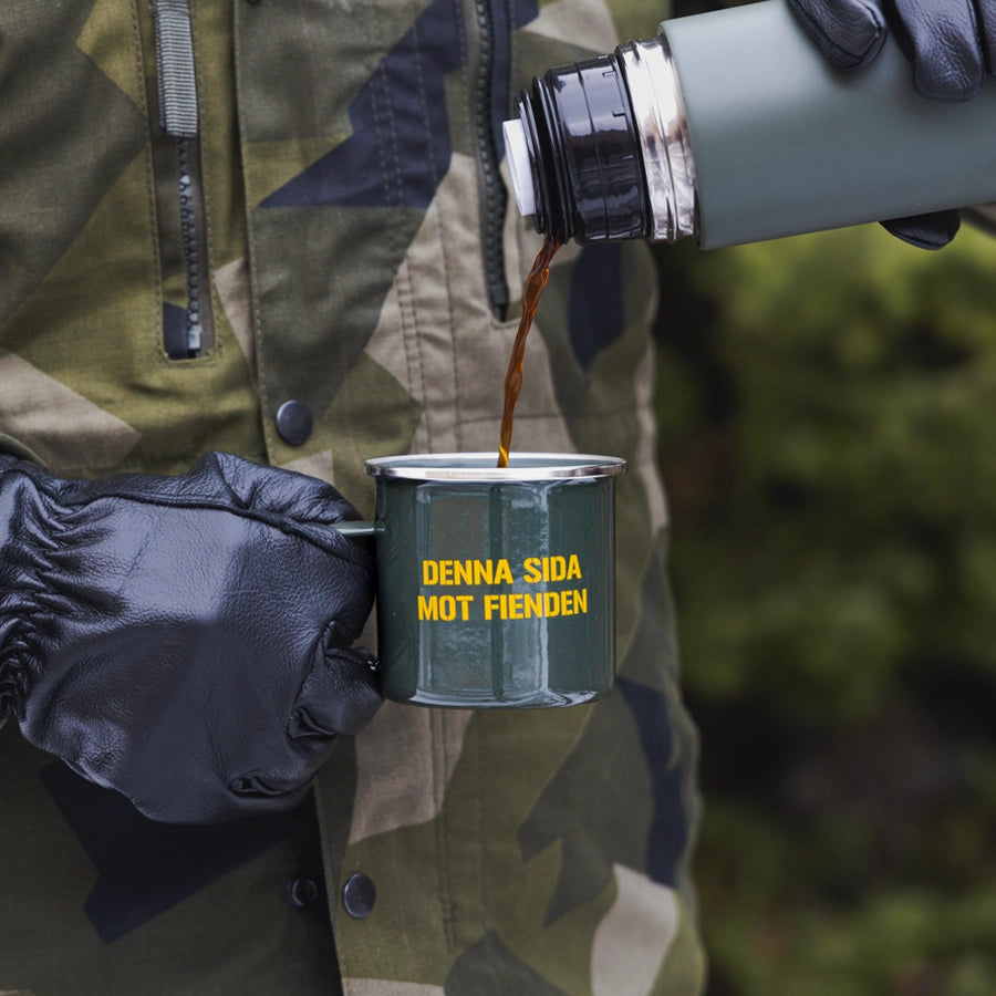 Emaljmugg ? Denna sida mot fienden