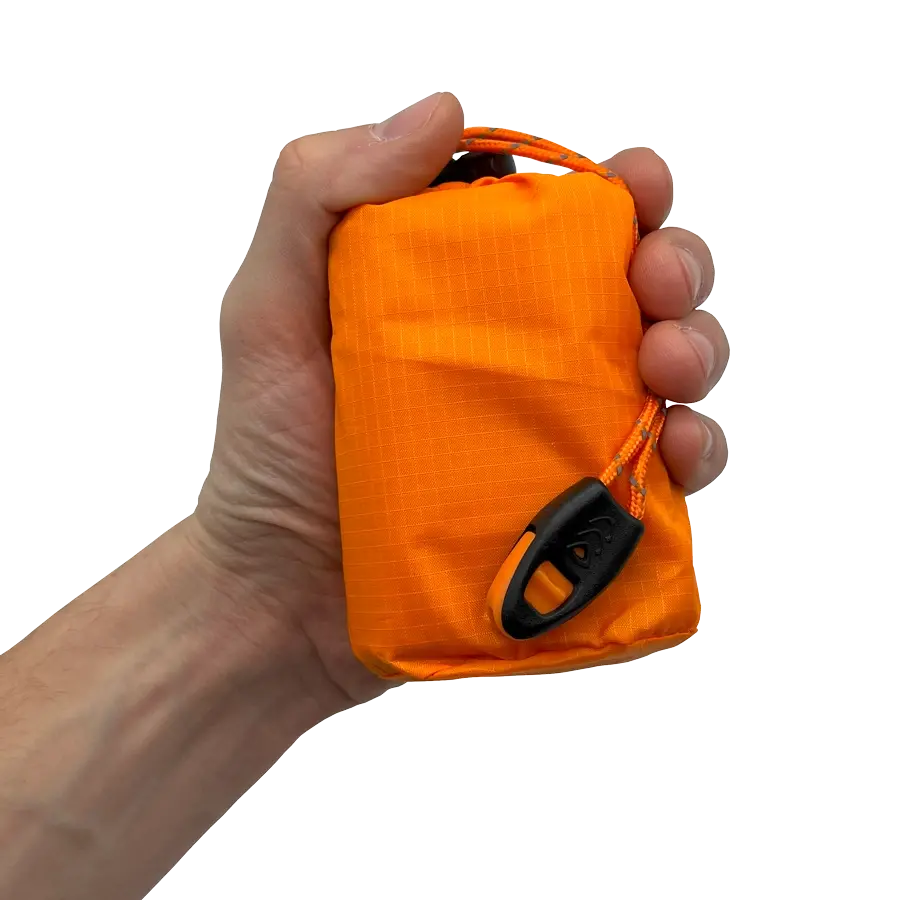 Nödsovsäck med nödvisselpipa